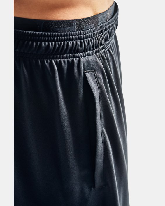 男士UA Tech™ Graphic短褲 in Black image number 9